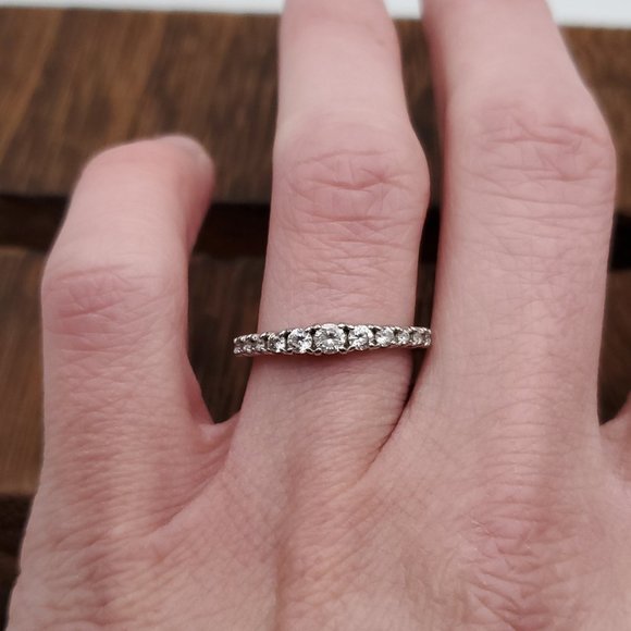 Size 7 925 Sterling Silver Cute Tiered Cubic Zirconia Gemstone Ring - Picture 2 of 8